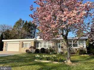 2011 Boxwood Dr, Broomall, PA 19008