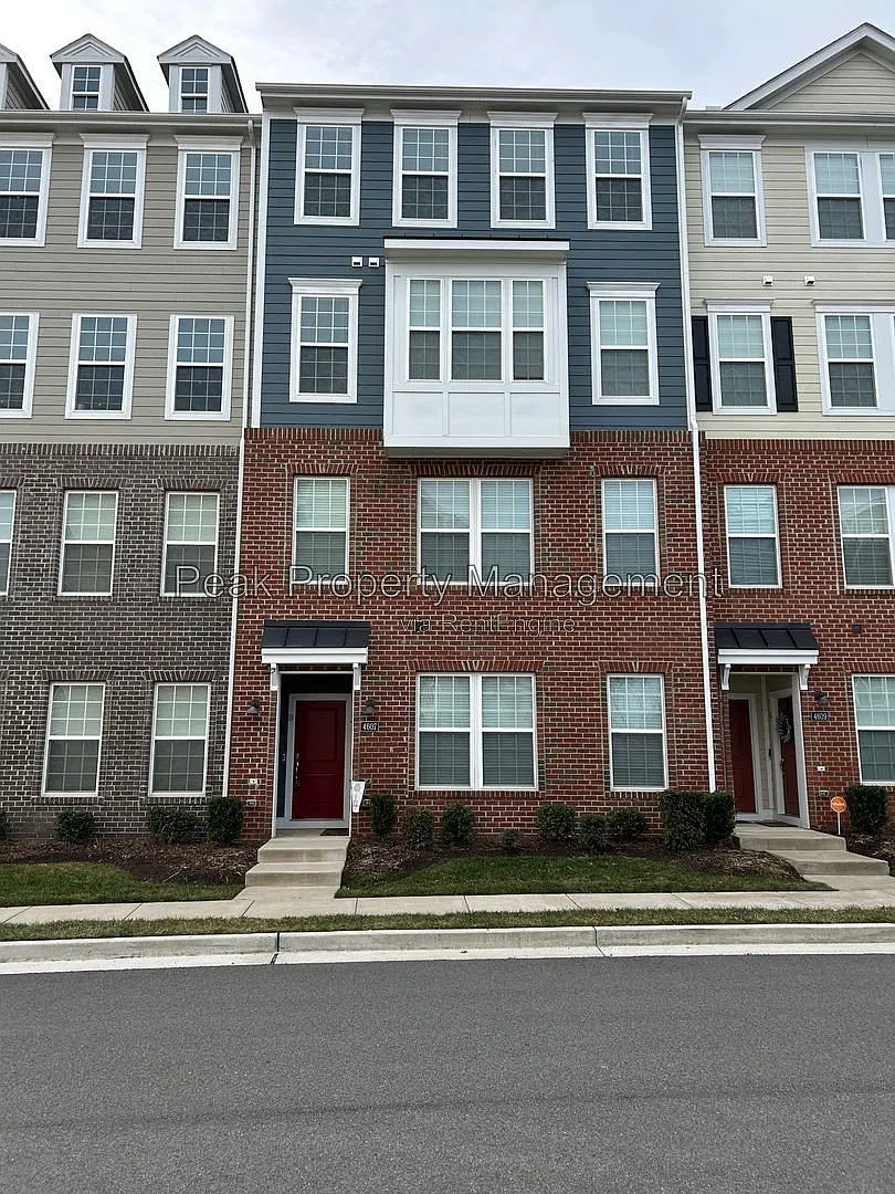 3 bed, 2.5 bath, 2452 sqft, $2,550 — Photo 2