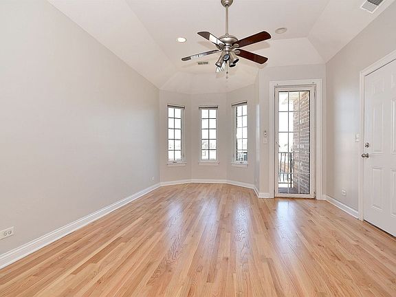 2nd image of 5926 N Milwaukee Ave Unit 3