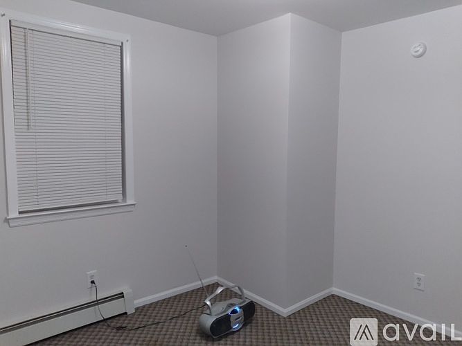 1st image of 22 Laurel Ave #1