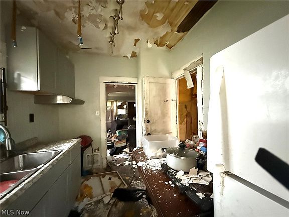 3rd image of 12412-14 Tuscora Ave