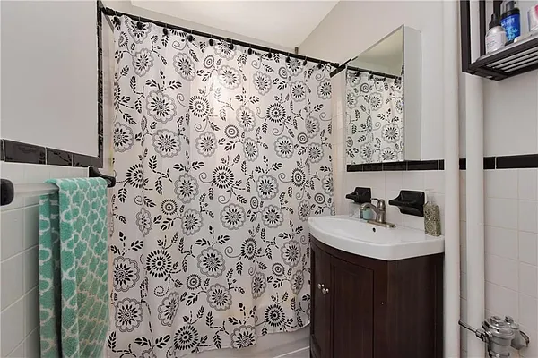 Sold by Remax Edge | media 20