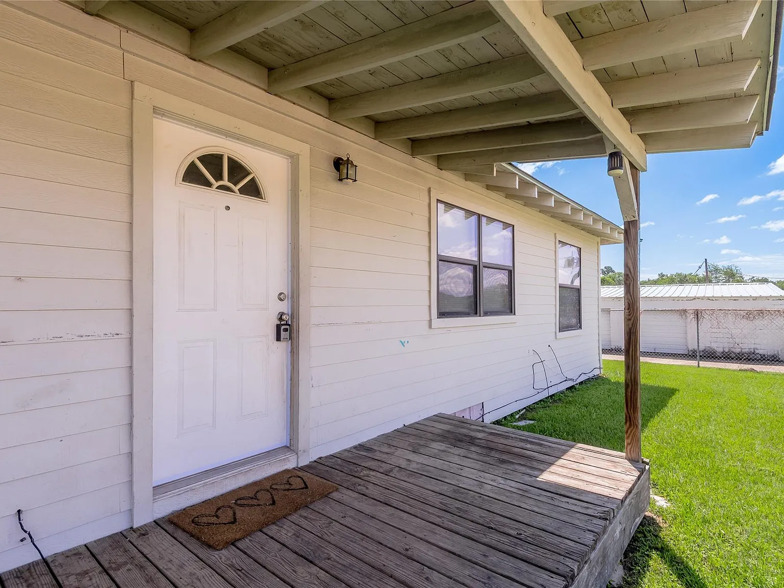 4 bed, 3.0 bath, 1500 sqft, $1,700 — Photo 2