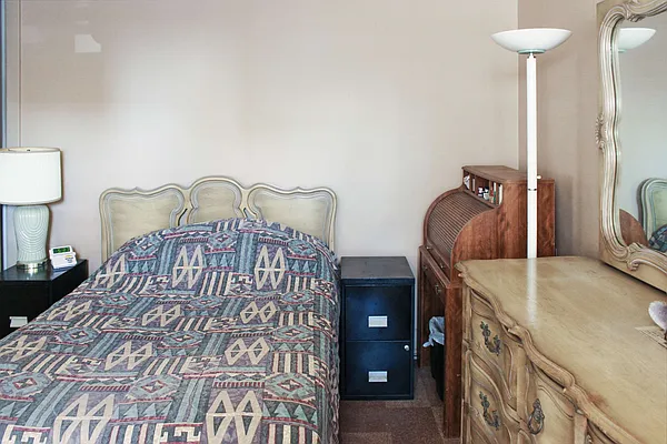 Sold by Thomas Lipovetsky, LREB | media 4