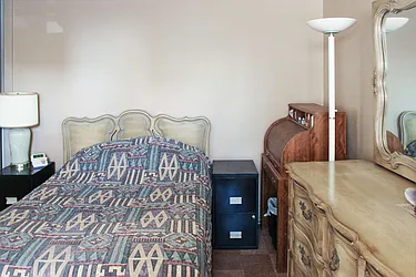 Sold by Thomas Lipovetsky, LREB