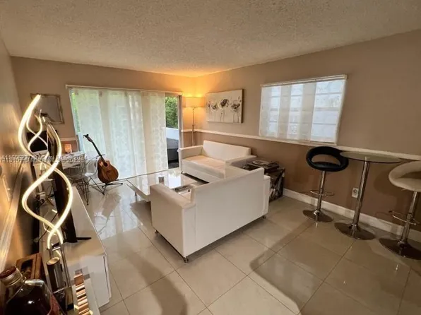 1221 SW 122nd Ave APT 214, Miami, FL 33184