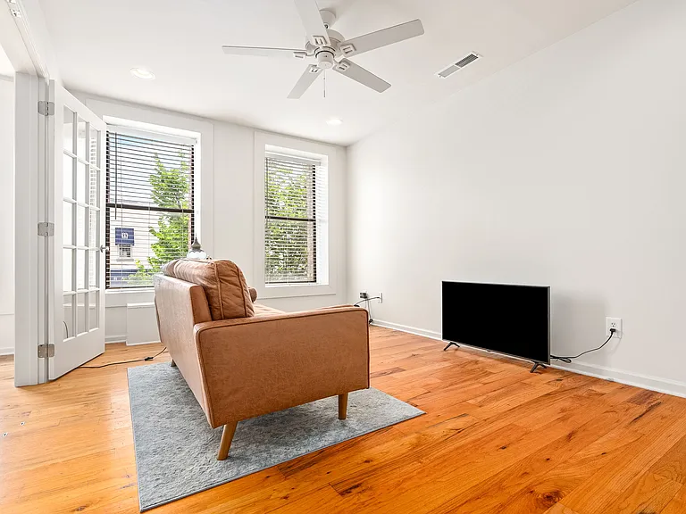 113 N College St #202 — Photo 9