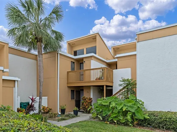 1051 S Highland St APT 2C, Mount Dora, FL 32757