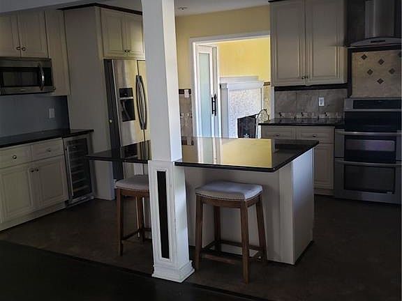 3rd image of 5837 Frament Ave