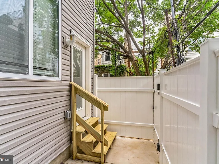 2710 Latona St — Photo 6