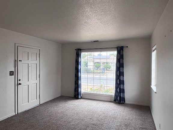 3rd image of 5550 40th Ave