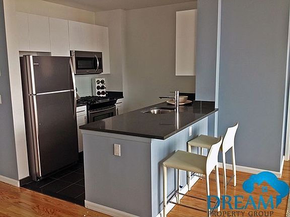 3rd image of 4746 Vernon Blvd Ste 2