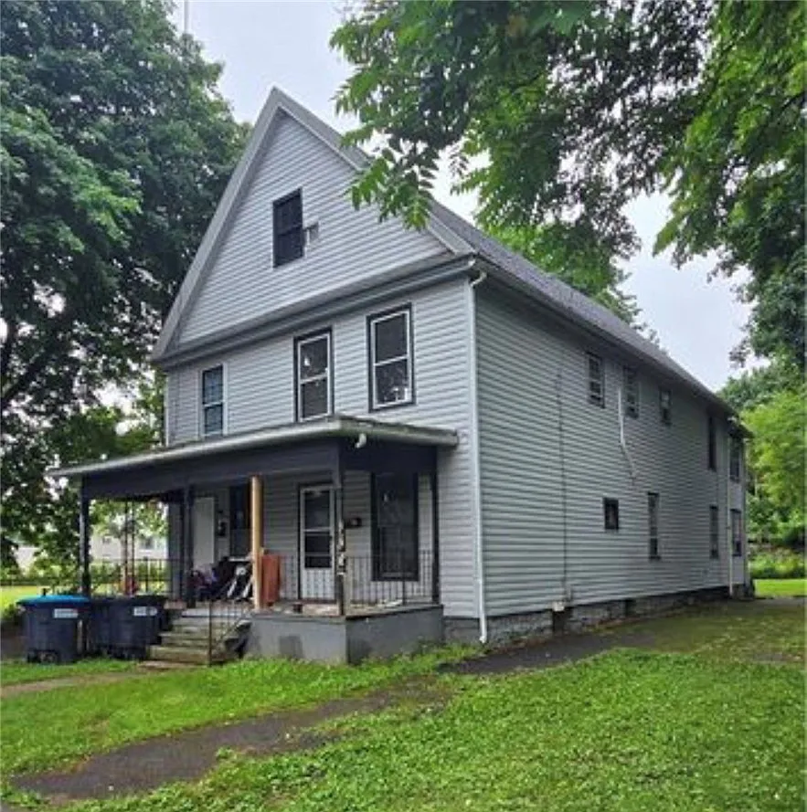 2 bed, 1.0 bath, 1272 sqft, $1,250 — Photo 1
