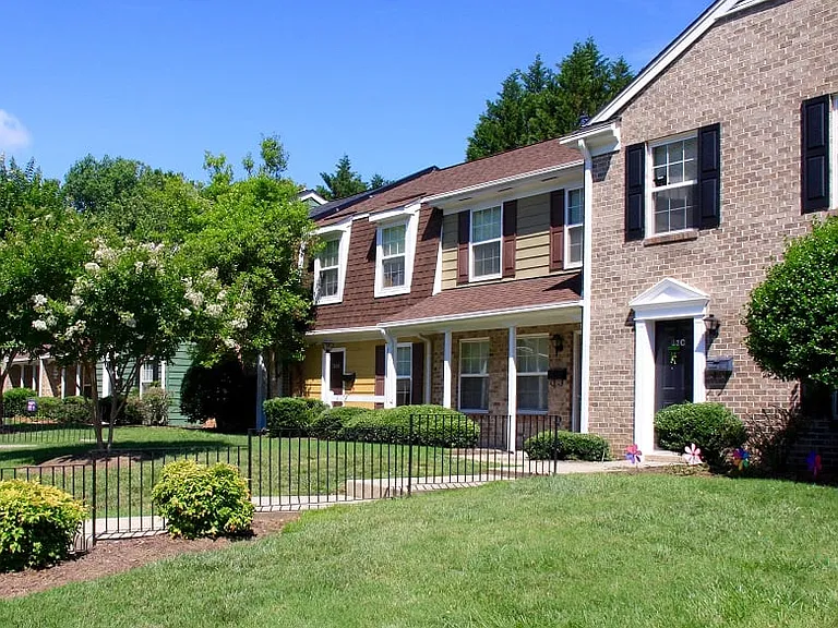 Colonial Towne Apartments — Photo 33