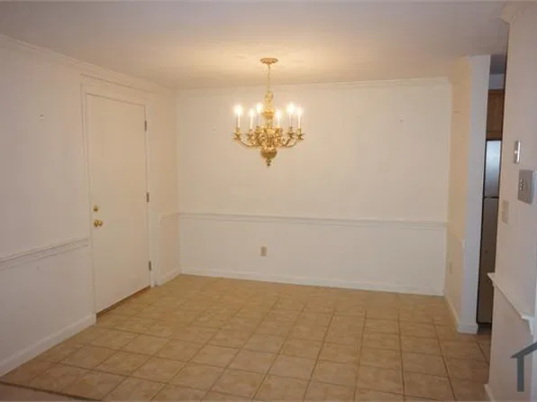 599 Old West Central St APT C2, Franklin, MA 02038