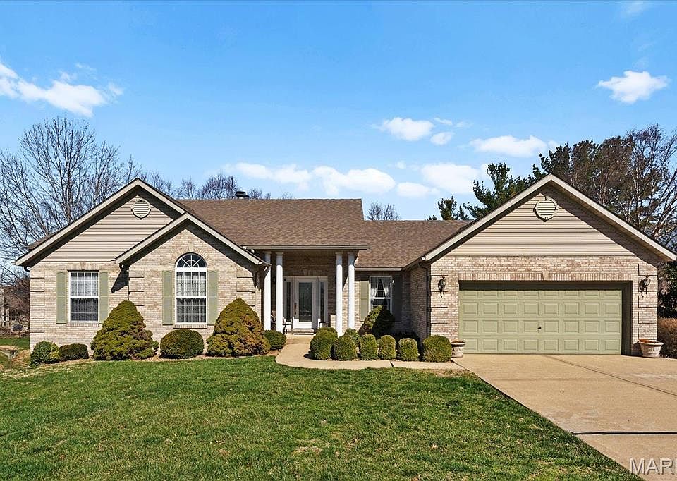 1st image of 33 W Southcrest Cir