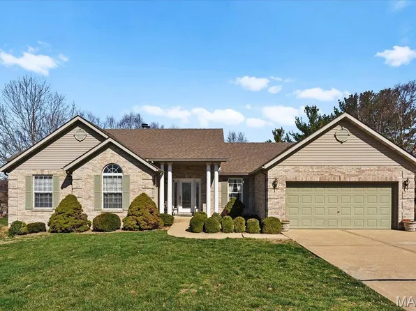 33 W Southcrest Cir, Edwardsville, IL 62025