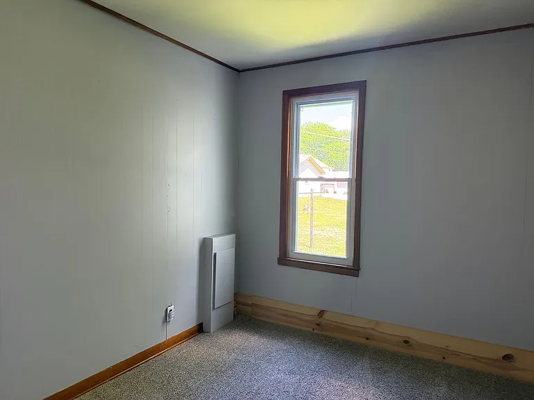 110 E Snow St — Photo 9