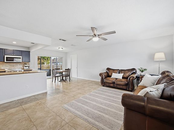 4th image of 424 SE Fallon Drive