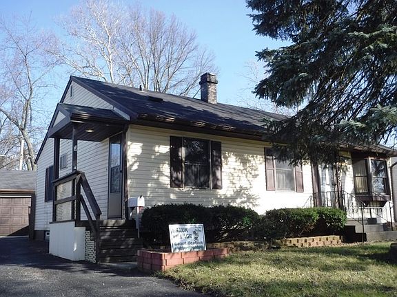 3rd image of 22231 Merrill Ave