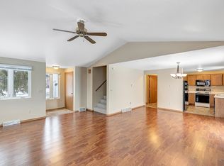 1287 N Crown Ct, De Pere, WI 54115