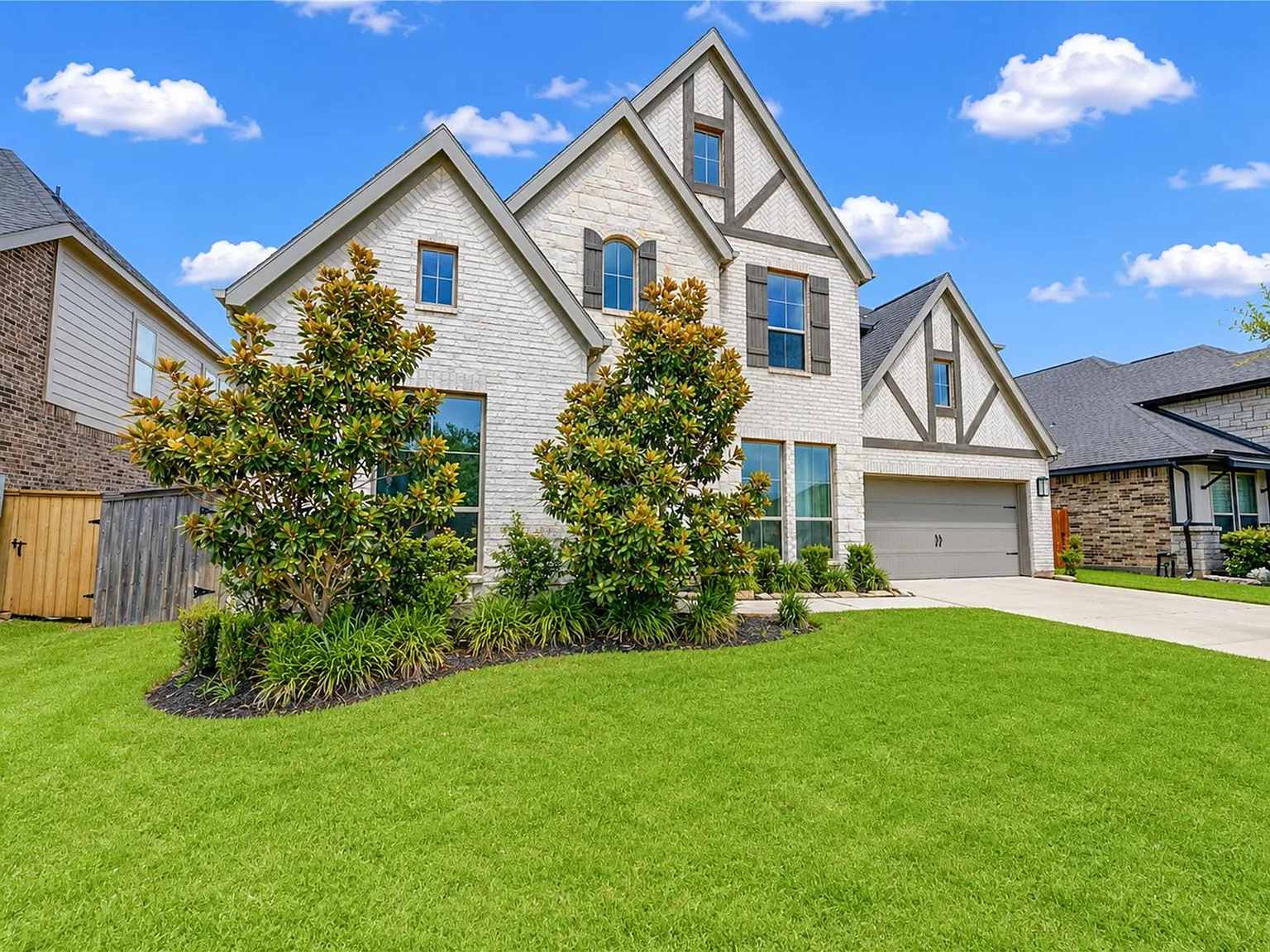 5 bed, 4.0 bath, 3744 sqft, $3,495 — Photo 2