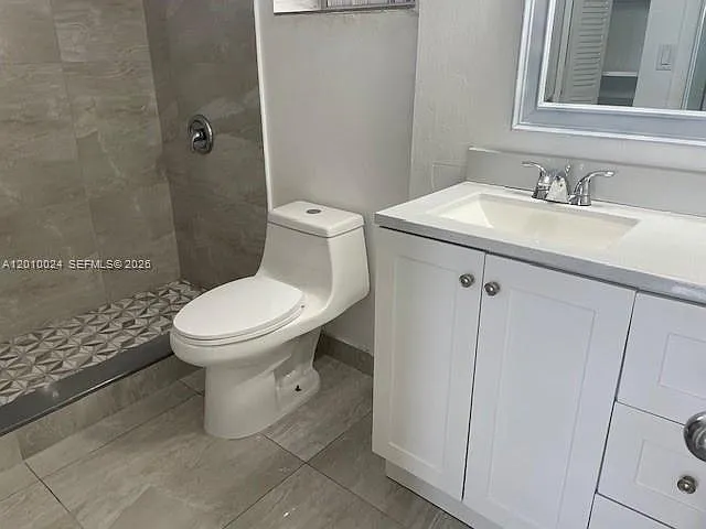 16450 Miami Dr #704 — Photo 8