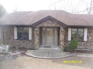 4502 Forest Valley Dr, Saint Louis, MO 63128