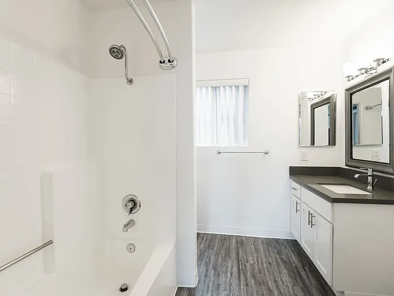 114 North Doheny Drive — Photo 15