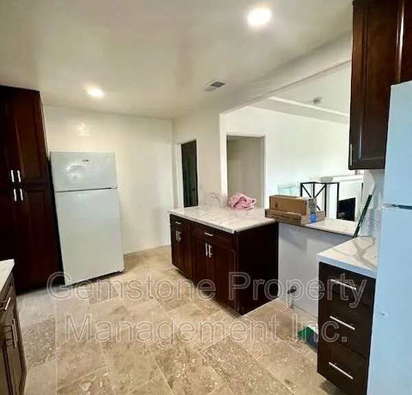 5017 College Ave — Photo 2