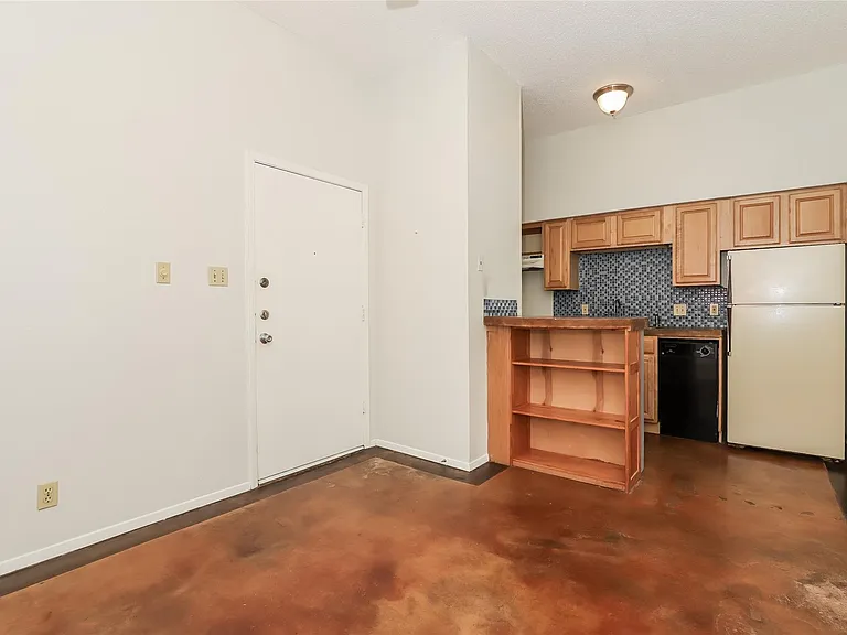 1620 Waterston Ave #105 — Photo 5