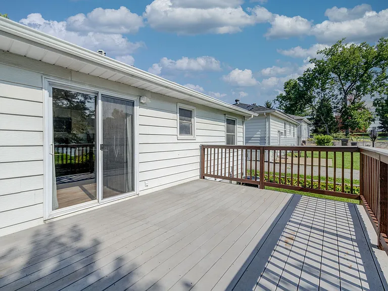 1170 Margaret Ln — Photo 18