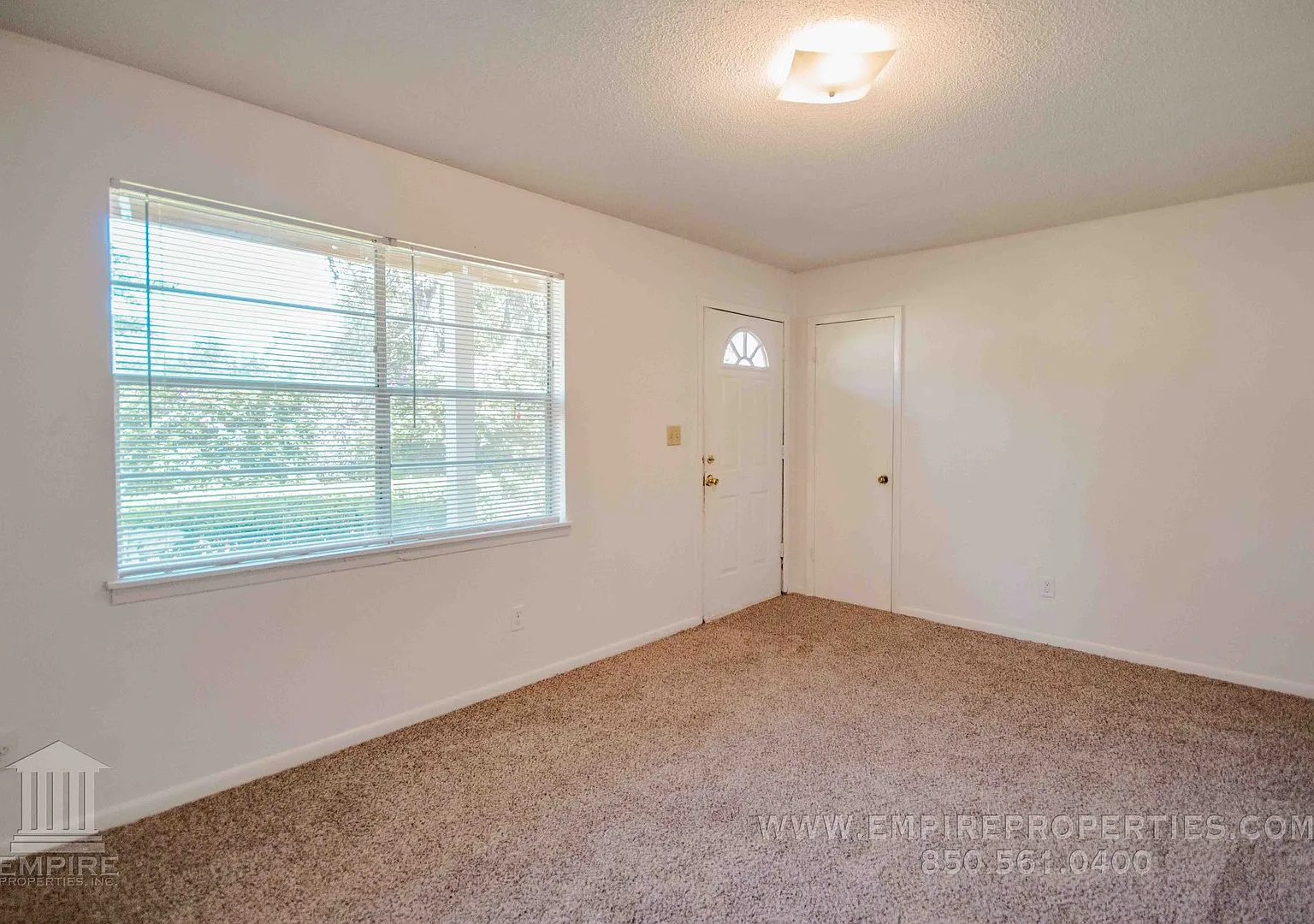 Spacious brick home off of South Monroe — Photo 4