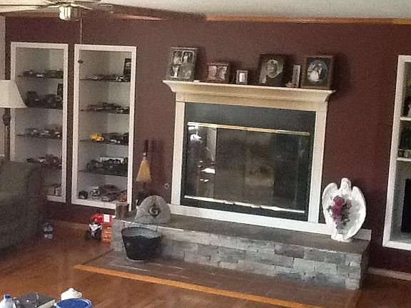 Living room with fireplace 