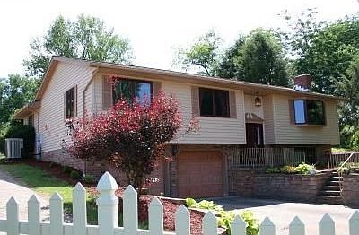 1st image of 4960 Cliffrock Dr