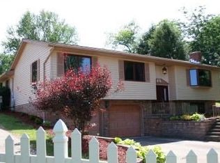 4960 Cliffrock Dr, Zanesville, OH 43701