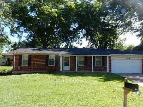 11854 Rosary Ln, Saint Louis, MO 63138