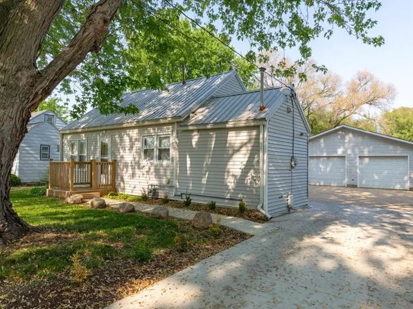 615 Boelling Ave, Evansdale, IA 50707