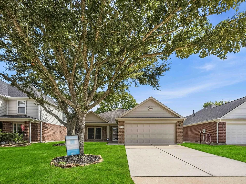 21922 Golden Cedar Dr