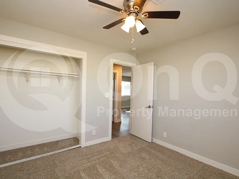 2202 W Devonshire Ave #4 — Photo 9