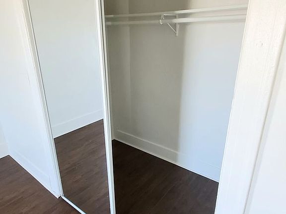 5th image of 2819 Leeward Ave APT 412