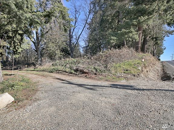 2nd image of 1621 192nd St E