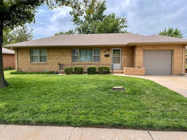 2211 Jackson St, Great Bend, KS 67530