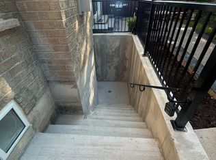 3447 Artesian Dr, Mississauga, ON L5M 7K3