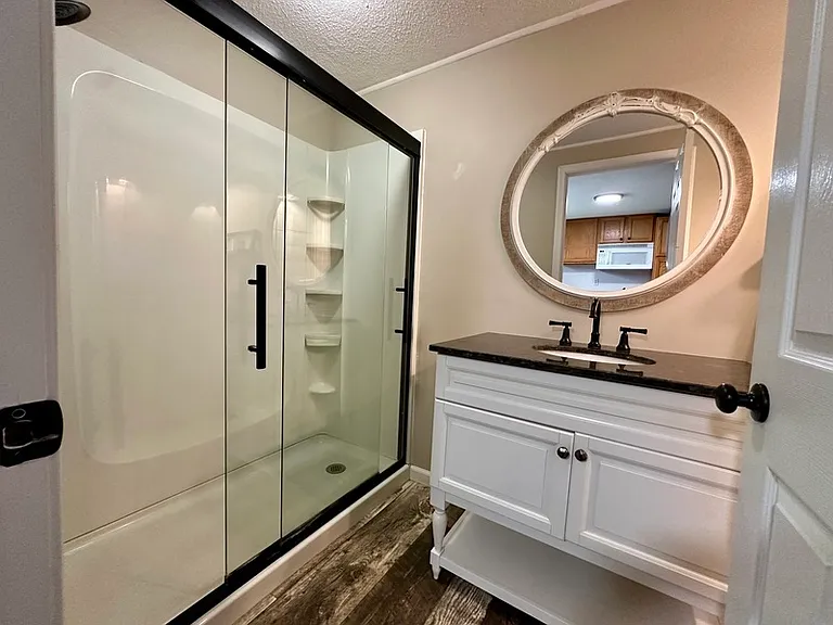 922 Center Point Rd NE — Photo 12