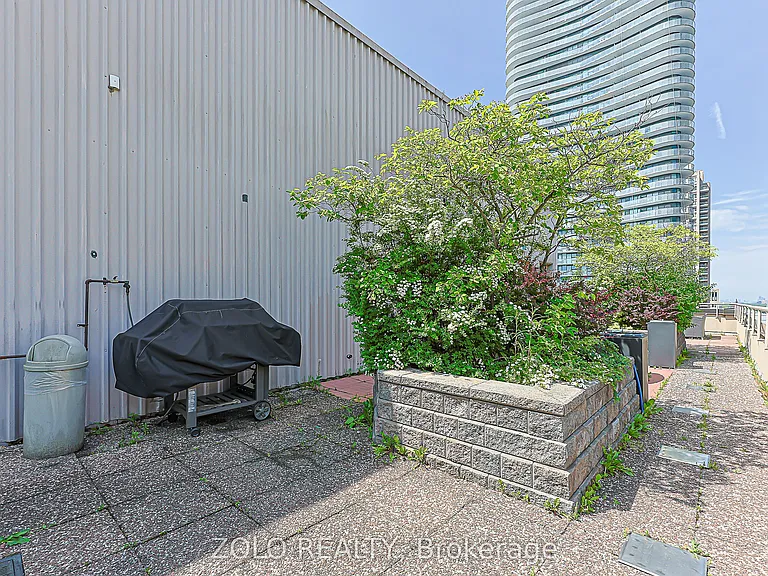 555 Yonge St #804 — Photo 25