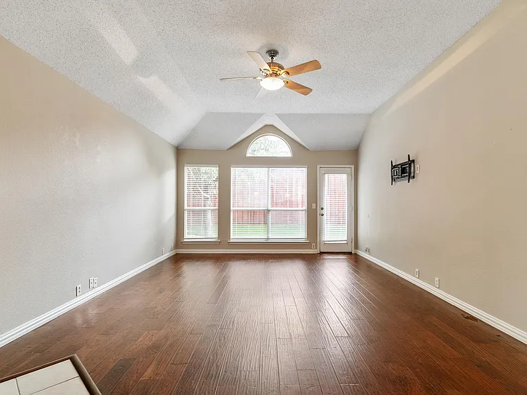 615 Lake Bridge Dr — Photo 35