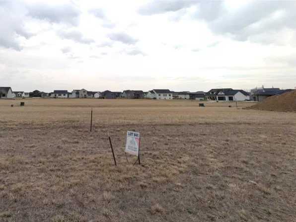 1109 Meadowland Ct NW, Bondurant, IA 50035