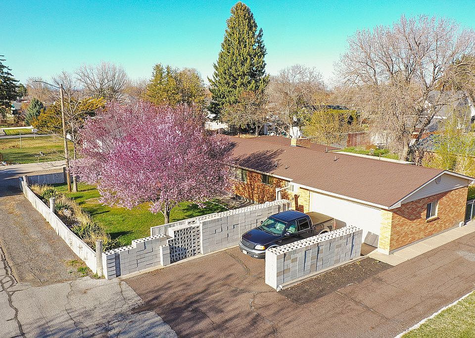 Street View, Double Driveway