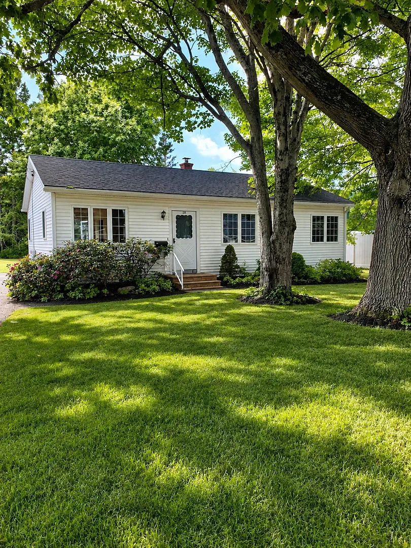 246 Howard st 3 bed 1 bath — Photo 1